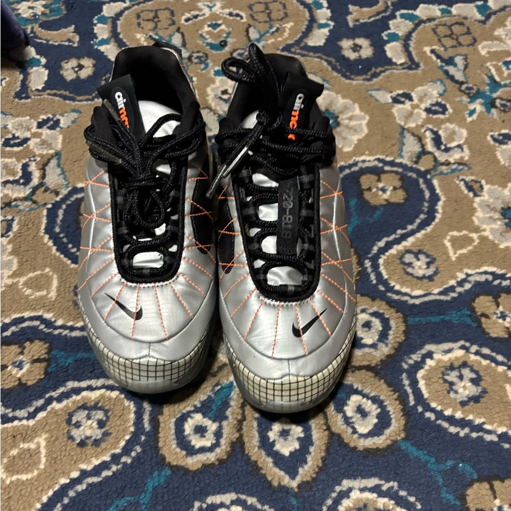 NIKE AIR MAX 720
